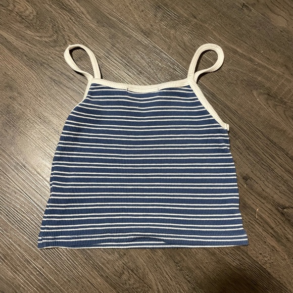 Striped Crop Top - Picture 2 of 3